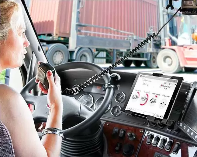 Support tablette et smartphone pour véhicule professionnel