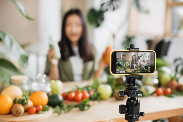 support téléphone pour vlog culinaire