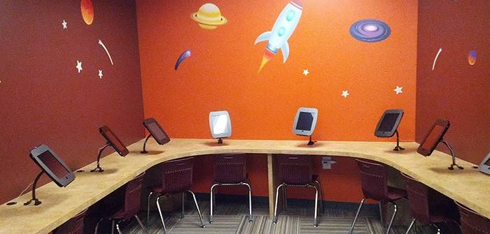 Bornes interactives et support tablette pour l'éducation